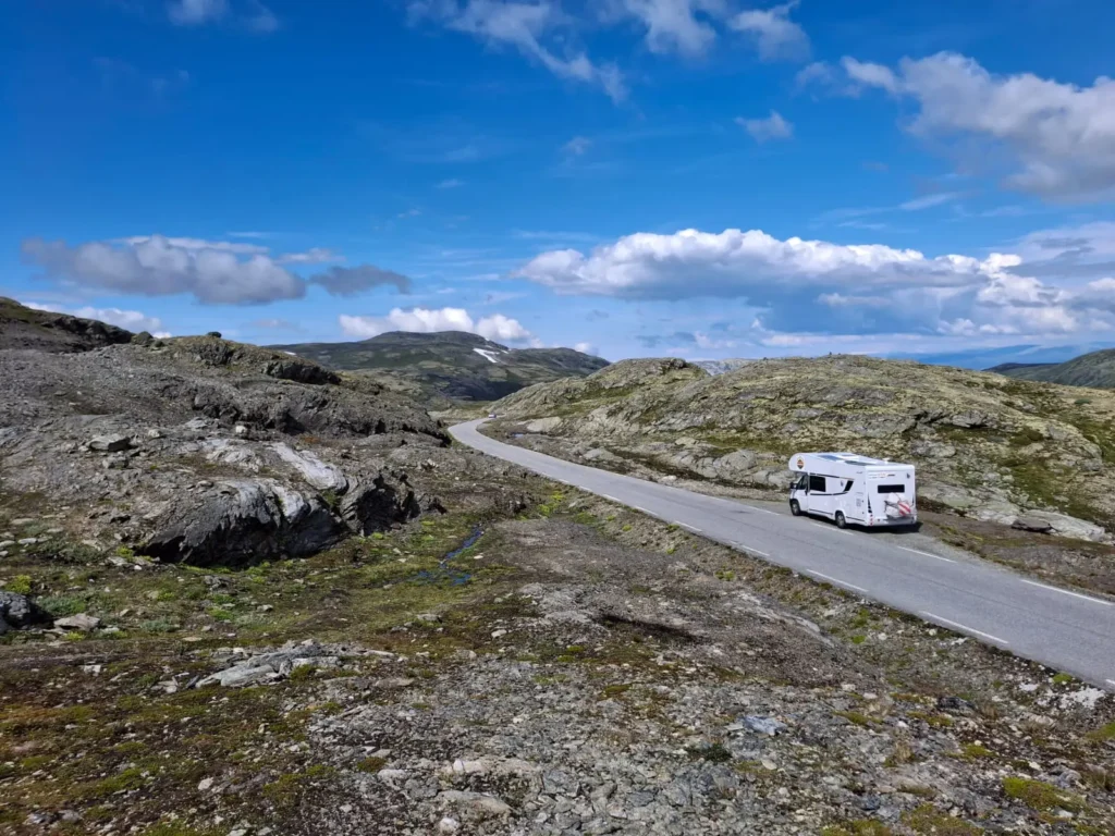 voyager en Norvège en camping-car route montagne